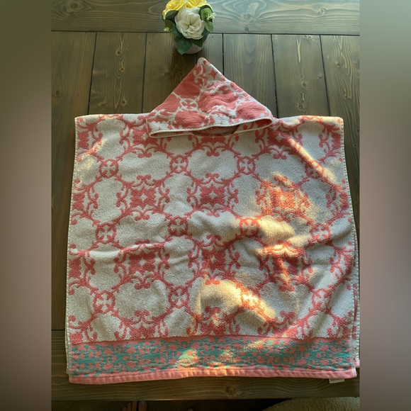 2 hooded towels, nice and thick! Perfect for toddlers (ages 3-6) - Picture 4 of 5